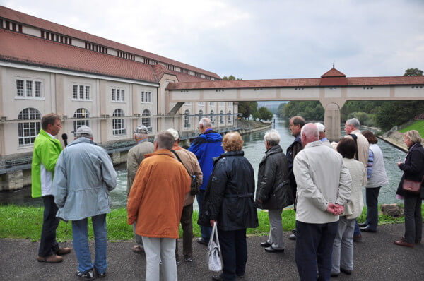 Stadtwerke-Kunden besichtigen Wasserkraftwerk am Hochrhein